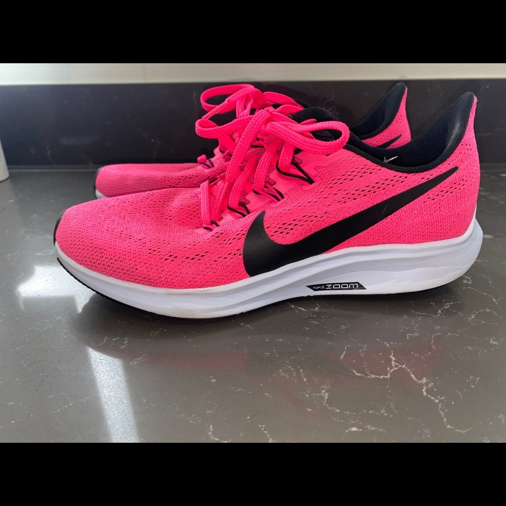 Pink nike tennis shoes